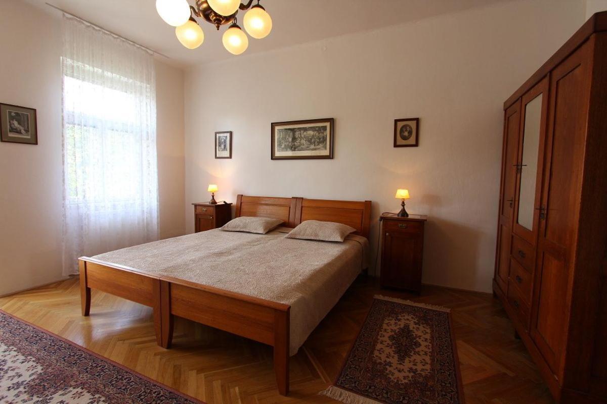 Penzion Jelen Vranov Nad Dyji Exterior photo