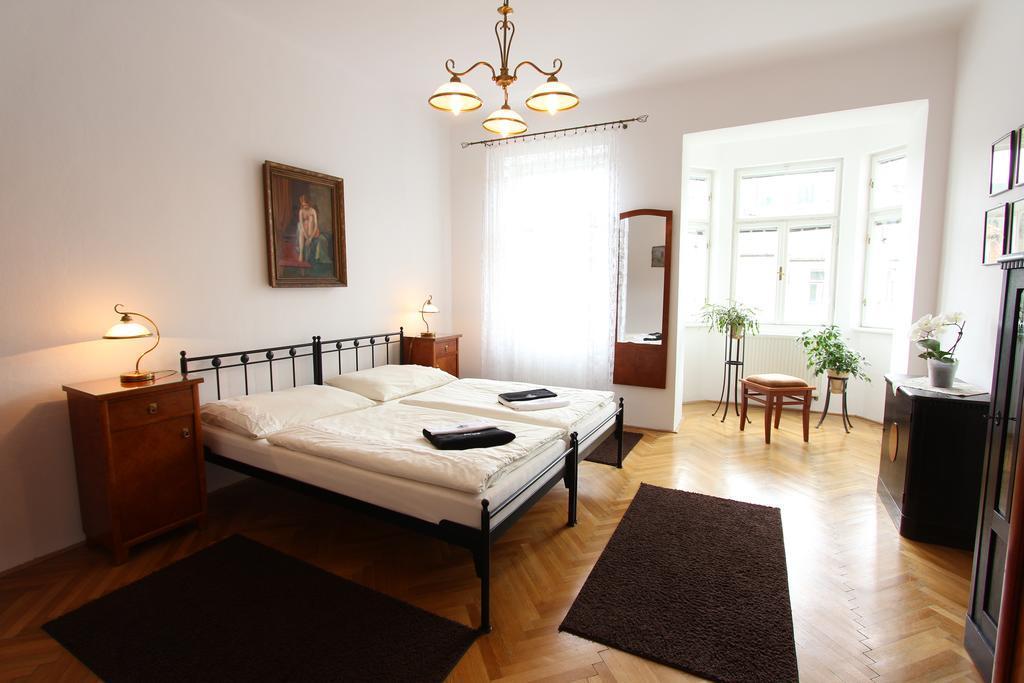 Penzion Jelen Vranov Nad Dyji Room photo
