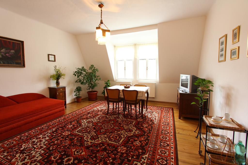 Penzion Jelen Vranov Nad Dyji Room photo