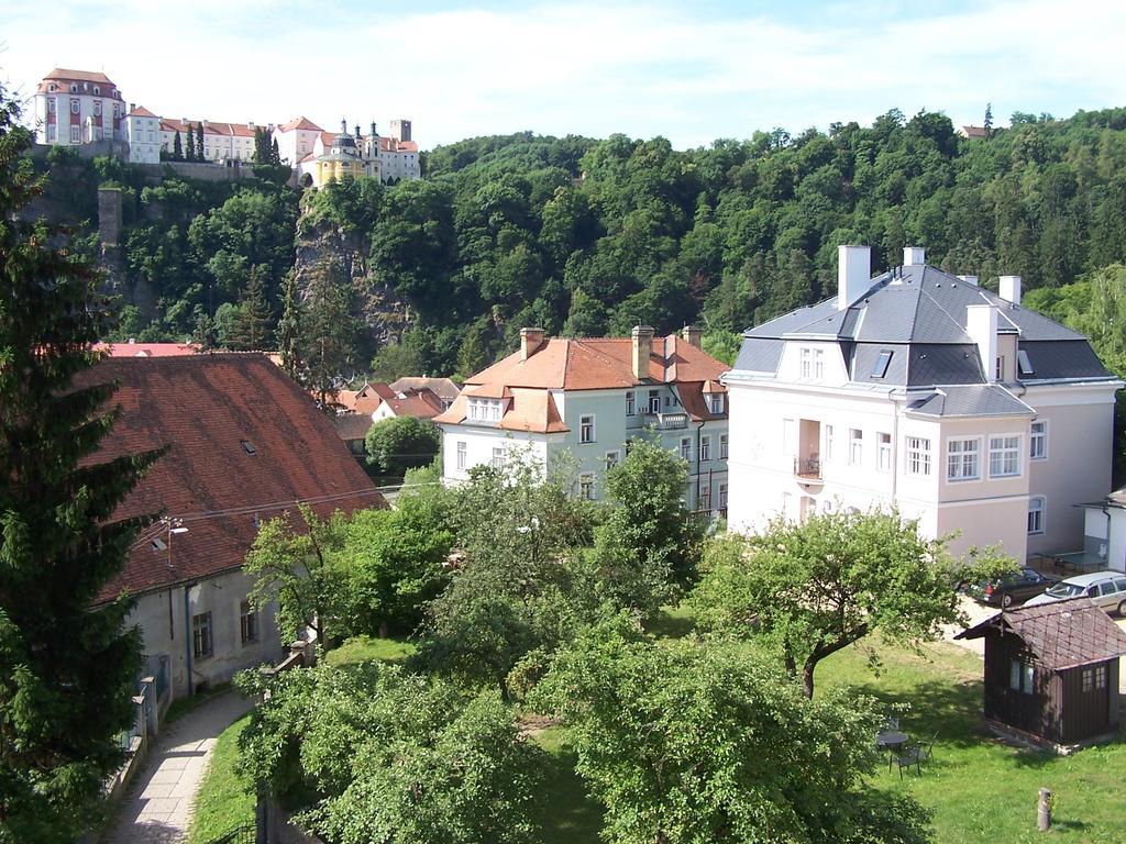 Penzion Jelen Vranov Nad Dyji Exterior photo
